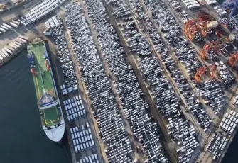 Binlerce sıfır otomobil Haydarpaşa Limanı’nda