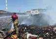 Buca'da çöplüğe dönen boş arazide yangın paniği