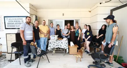 Efesli Kıtmir Hayvansever Grubu’ndan Selçuk Belediyesi Hayvan Barınağı’na destek