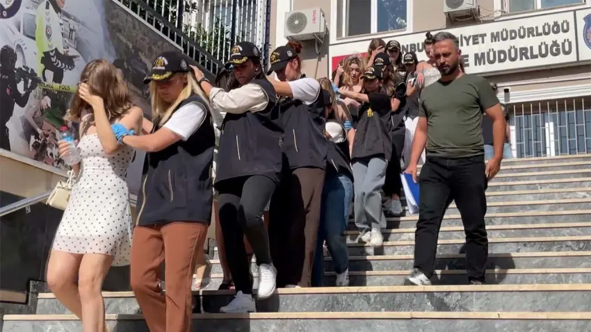 Şişli’de eğlence mekanına denetim: 12 yabancı uyruklu kadın hakkında işlem başlatıldı haberinin görseli