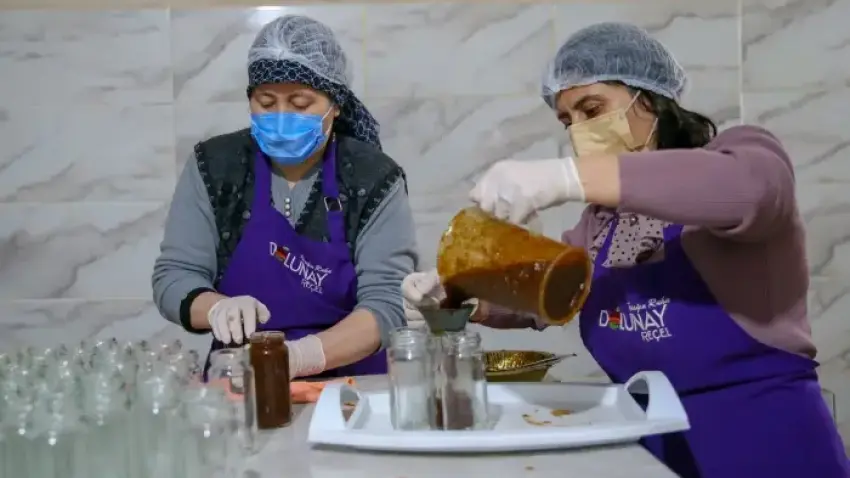 Balkonda başladı bugün ihraç ediyor haberinin görseli