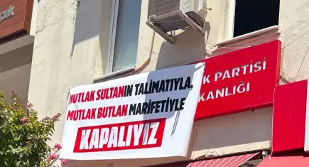 CHP Efes Selçuk’ta devir öncesi pankartlı mesajlar