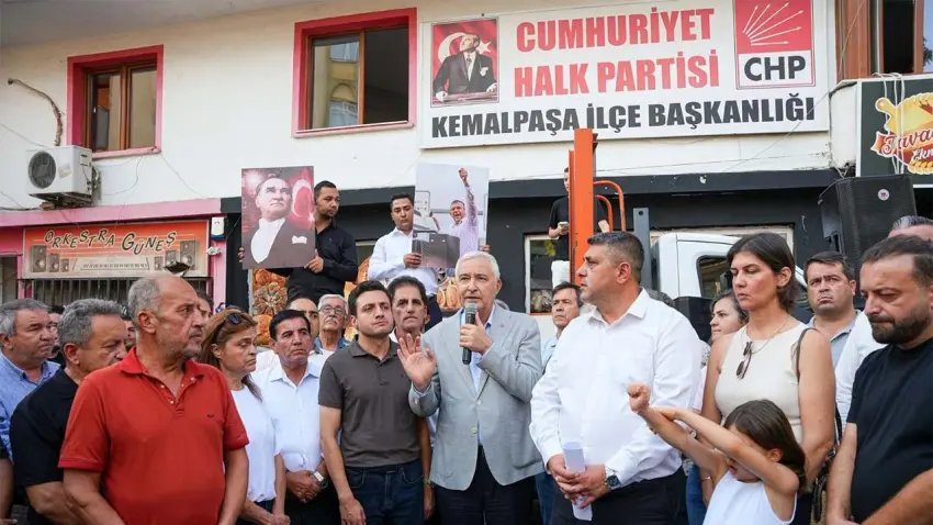 CHP Kemalpaşa’da toplu istifa: Başkan Türkmen YENİ Parti’ye geçti