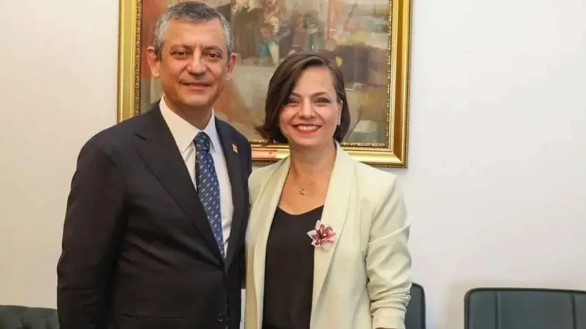 Karabağlar Belediye Başkanı Kınay YENİ Parti’ye geçti haberinin görseli