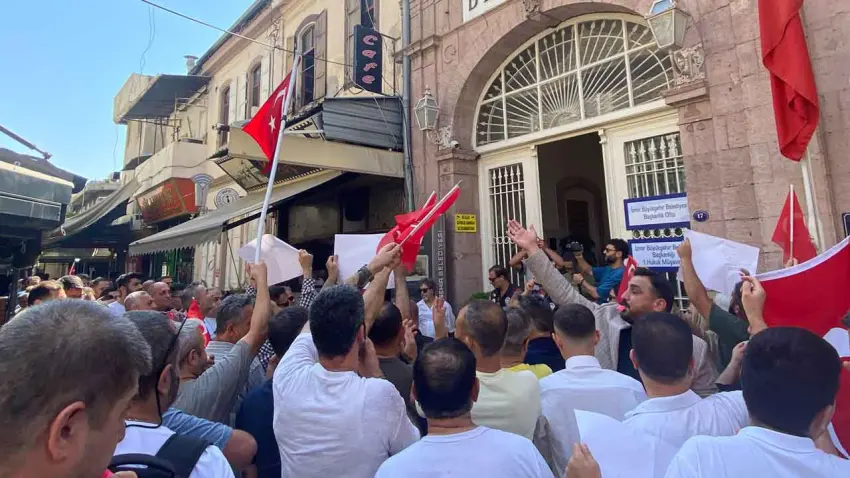 Kemeraltı esnafından ‘tabutlu’ protesto haberinin görseli