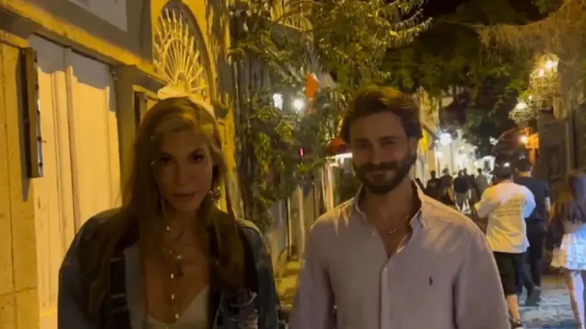 Çağla Şıkel ve yeni sevgilisi Alaçatı'da el ele görüntülendi haberinin görseli