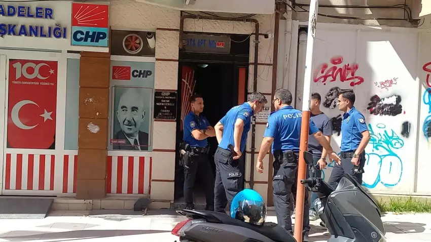 CHP Manisa İl Başkanlığı'nda kavga: Bir parti üyesi yaralandı
