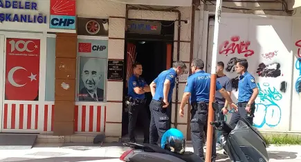 CHP Manisa İl Başkanlığı'nda kavga: Bir parti üyesi yaralandı