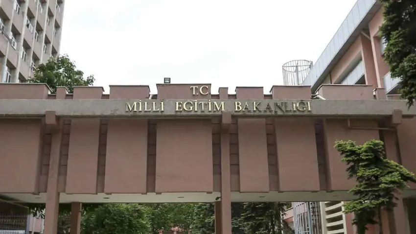 Eğitim-İş'ten MEB'in yeni yönetmeliğine tepki: Sorun çözmüyor, yeni sorunlar üretiyor haberinin görseli