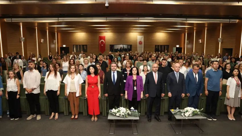 İzmir'de sağlıkta akreditasyon süreçleri masaya yatırıldı haberinin görseli