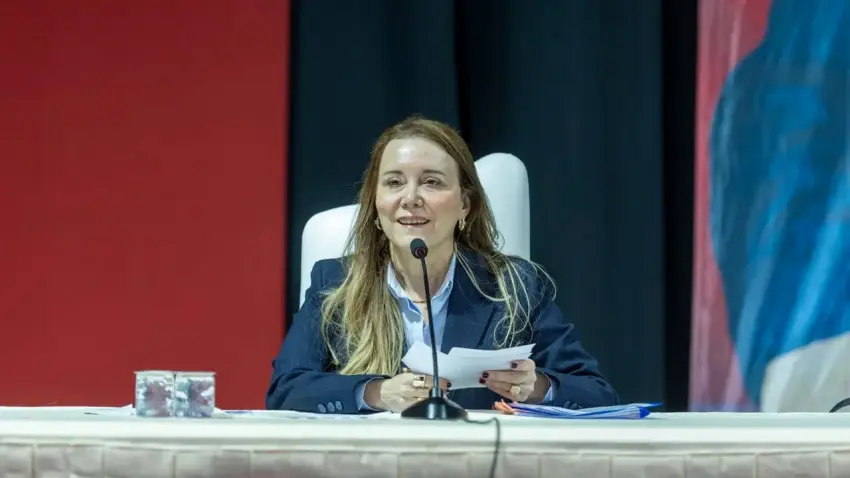 Konak Belediye Başkanı Nilüfer Çınarlı Mutlu CHP'den istifa etti: YENİ Parti'ye geçiyor haberinin görseli