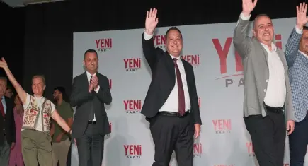 Manisa’da toplu geçiş: Besim Dutlulu ve 14 ilçe başkanı Yeni Parti'de
