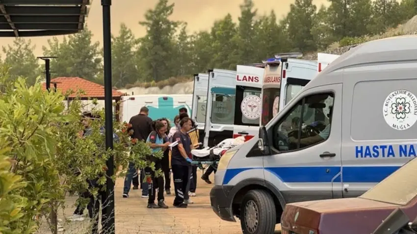 Seydikemer'deki orman yangını: Hastane ve evler tahliye edildi haberinin görseli