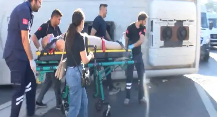 TEM Otoyolu'nda servis midibüsü devrildi: 16 yaralı