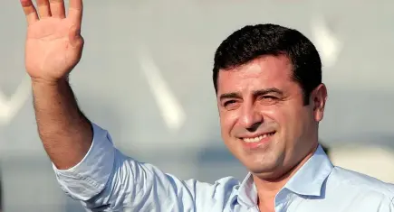 Adalet Bakanlığı'ndan özel izin: Demirtaş, Narin Güran’ın babasıyla bir araya geliyor