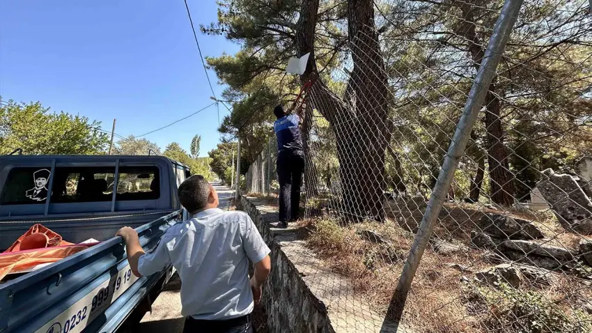 Bornova’da kaçak tabelalara geçit yok haberinin görseli