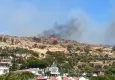 Foça'da yangın: Eski çöplükte çıkan yangın makilik alana sıçradı