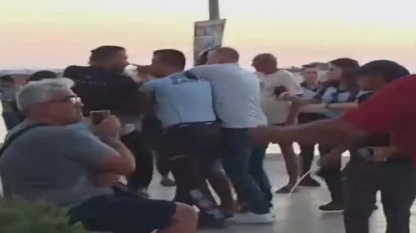 Kuşadası’nda zabıtaya taşlı sopalı saldırı: Dilencilik yapan 2 kadın tutuklandı haberinin görseli