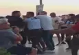 Kuşadası’nda zabıtaya taşlı sopalı saldırı: Dilencilik yapan 2 kadın tutuklandı