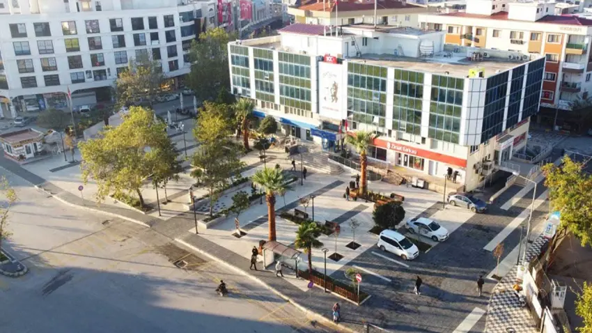 Menderes’te 19 Mayıs Caddesi baştan sona yenileniyor haberinin görseli