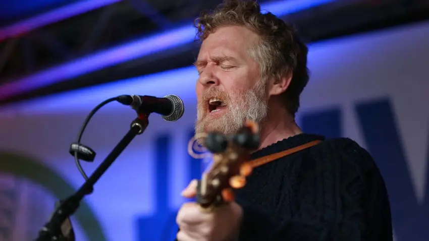 Oscar ödüllü müzisyen Glen Hansard motosiklet kazasında hayatını kaybetti haberinin görseli