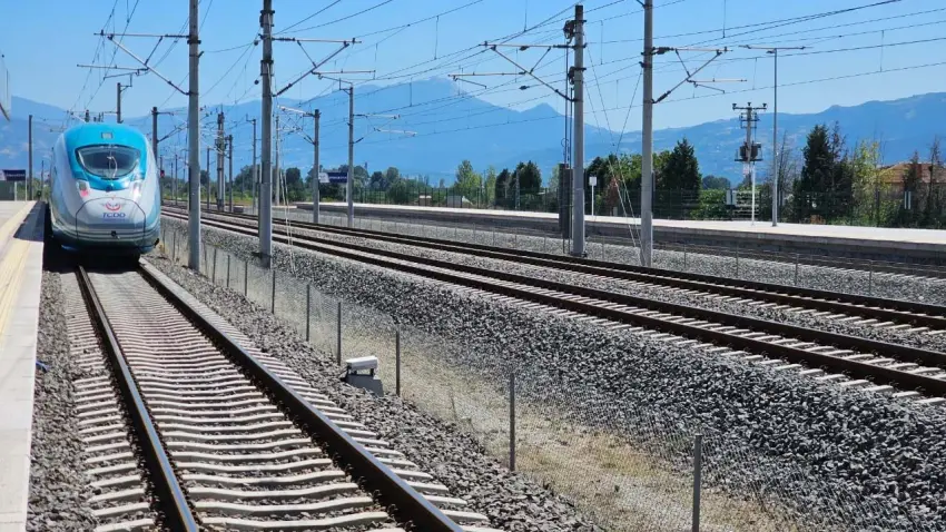 Ankara-İstanbul YHT hattında seyahat süresi 30 dakika kısalacak haberinin görseli
