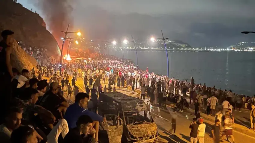 Avrupa'nın kapısında büyük kriz! Binlerce göçmen Ceuta'ya akın etti, İspanya harekete geçti haberinin görseli