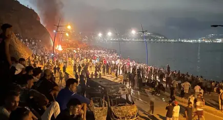 Avrupa'nın kapısında büyük kriz! Binlerce göçmen Ceuta'ya akın etti, İspanya harekete geçti