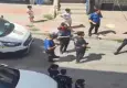 Bağcılar'da tekstil dükkanına silahlı saldırı: 1 yaralı, kaçan şüpheli binada yakalandı!