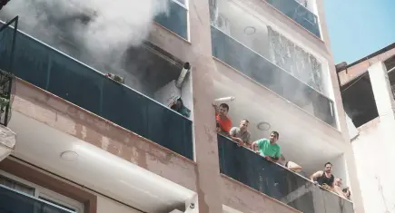 Bayraklı’daki yangında 10 kişi itfaiye ekiplerince kurtarıldı