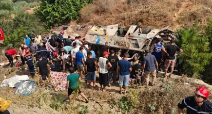 Cezayir'de yolcu otobüsü şarampole yuvarlandı: 25 ölü, 44 yaralı