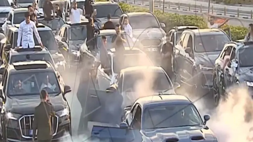 Düğün konvoyunda yol kapatanlara dev ceza haberinin görseli