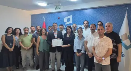 Geleceğin gazetecisine BİK tarafından katılım belgesi takdim edildi