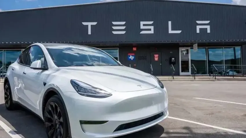 İkinci el Tesla'yı sıfırından pahalıya satmak isteyen satıcıya 325 bin TL ceza! haberinin görseli