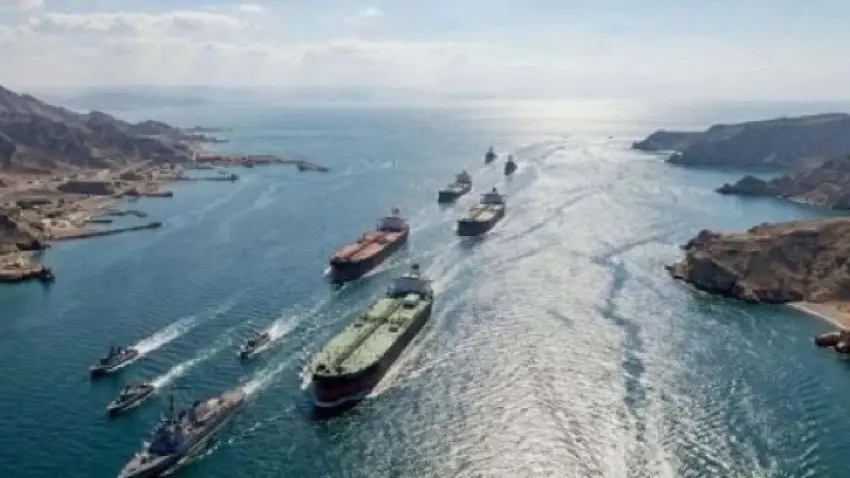 İran: Hürmüz Boğazı'nda iki petrol tankeri vuruldu haberinin görseli