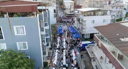 Karabağlar’da mahalle şenliği coşkusu