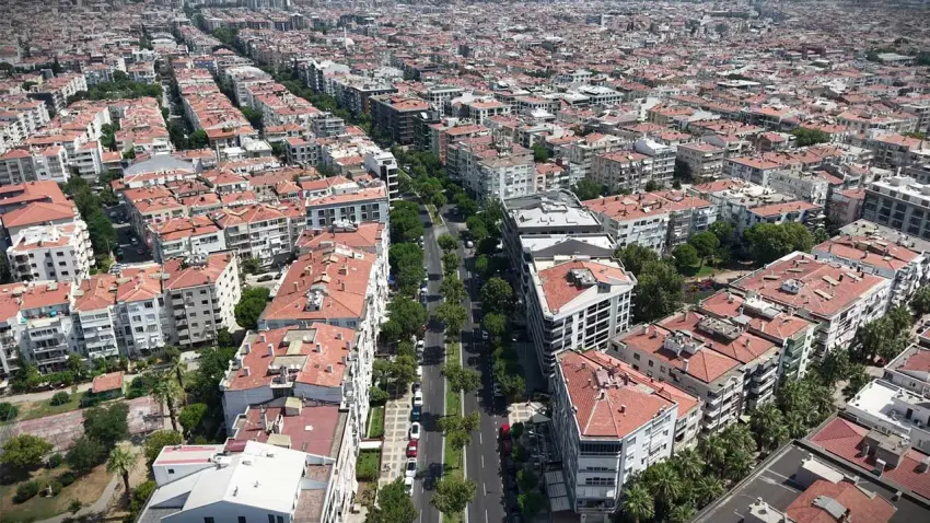 Karşıyaka’da Girne Bulvarı yenilenen haliyle trafiğe açıldı haberinin görseli