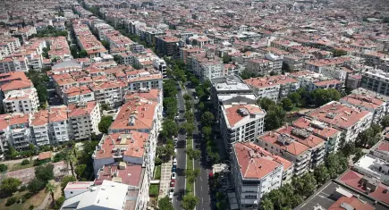Karşıyaka’da Girne Bulvarı yenilenen haliyle trafiğe açıldı