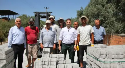 Tire'de kırsal mahallelere 20 bin metrekare kilit parke taşı desteği