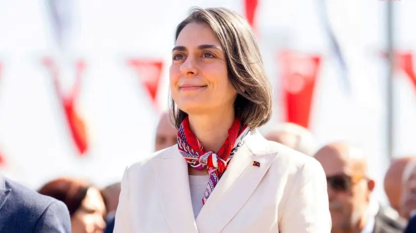 Üsküdar Belediye Başkanı Sinem Dedetaş tutuklandı haberinin görseli