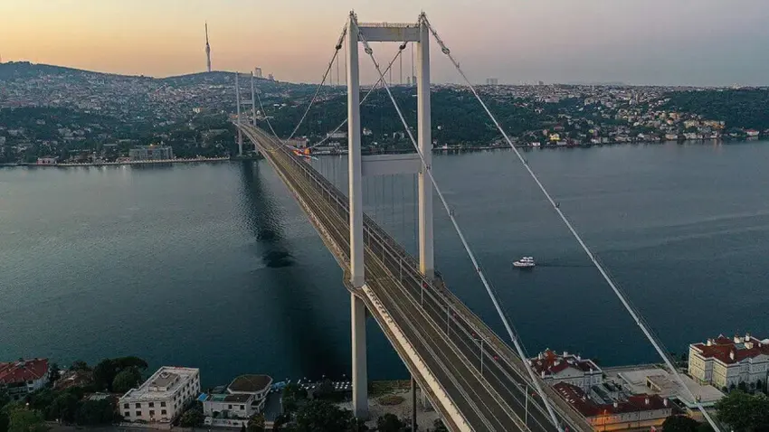 15 Temmuz Şehitler Köprüsü'nde gece saatlerinde trafik düzenlemesi haberinin görseli