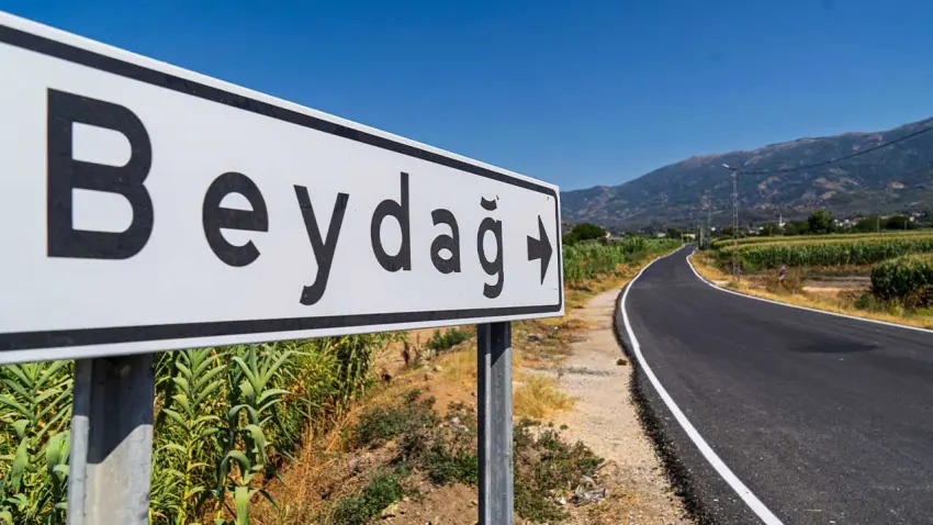 Beydağ’da yıllardır sorun olan Karaoba Baraj Yolu yenilenerek ulaşıma açıldı haberinin görseli