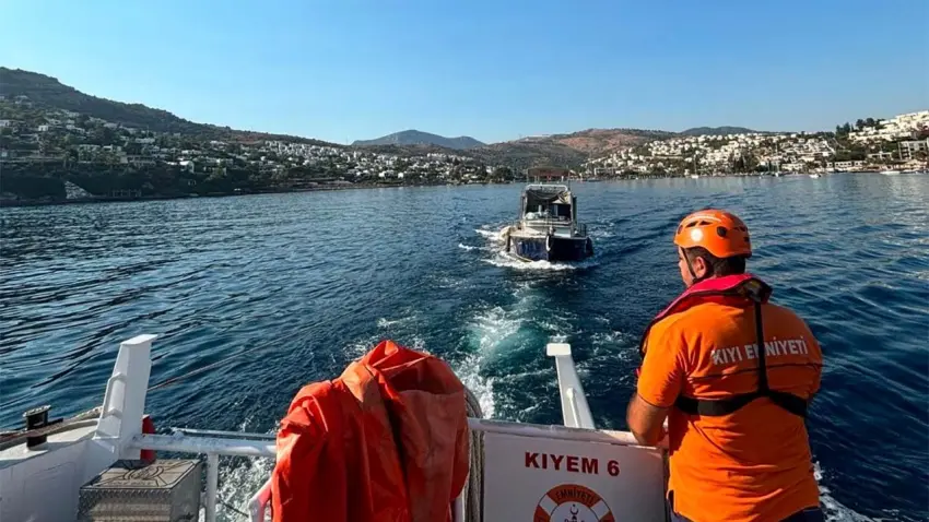 Bodrum'da su alan teknedeki 4 kişi kurtarıldı haberinin görseli