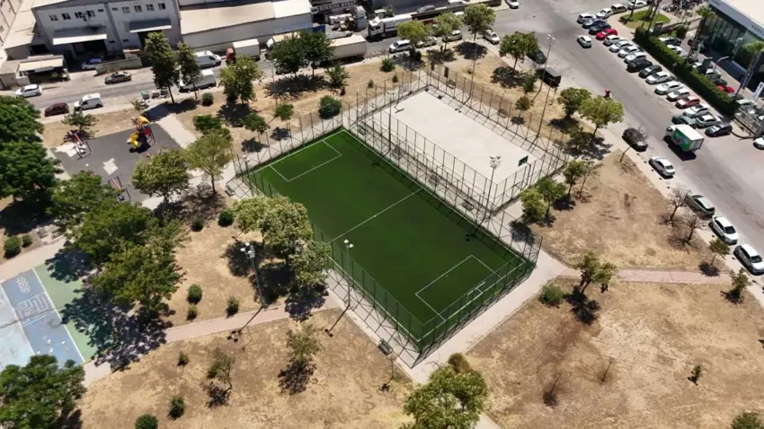 Bornova’da spor tesisleri yenileniyor: 5 saha modern hale getirildi haberinin görseli