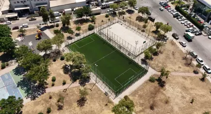 Bornova’da spor tesisleri yenileniyor: 5 saha modern hale getirildi