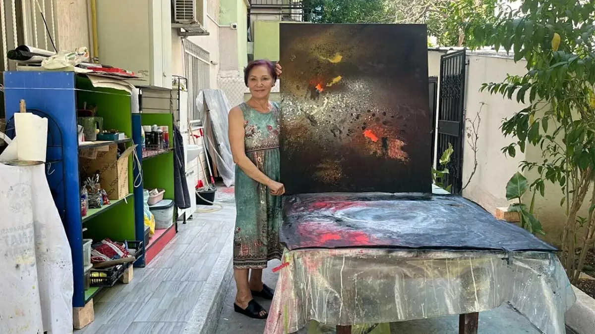 Emekli öğretmen, evinin bahçesini sanat atölyesine çevirdi görseli