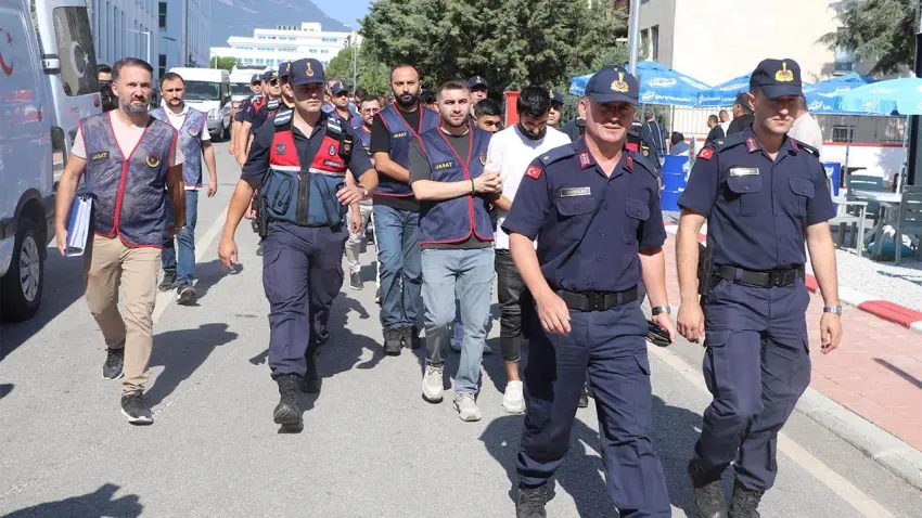 'Günlük dolgun ücretli iş' ilanıyla dolandırıcılık! 4 milyon liralık altını kuryeyle aldırmışlar haberinin görseli