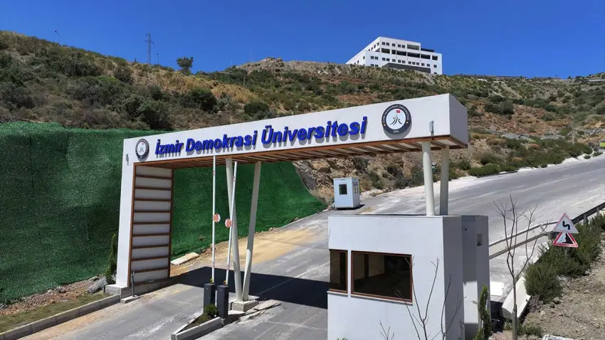 İzmir Demokrasi Üniversitesi Uzundere Yerleşkesi yeni akademik yıla hazırlanıyor haberinin görseli