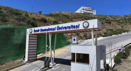 İzmir Demokrasi Üniversitesi Uzundere Yerleşkesi yeni akademik yıla hazırlanıyor