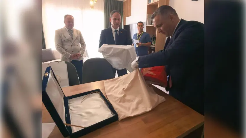 Kıbrıs Barış Harekatı'ndan kalan tarihi bayrak restorasyona alındı haberinin görseli